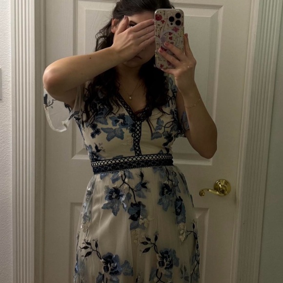 Chi Chi London Blue and Cream Floral Mini Dress - Picture 2 of 5